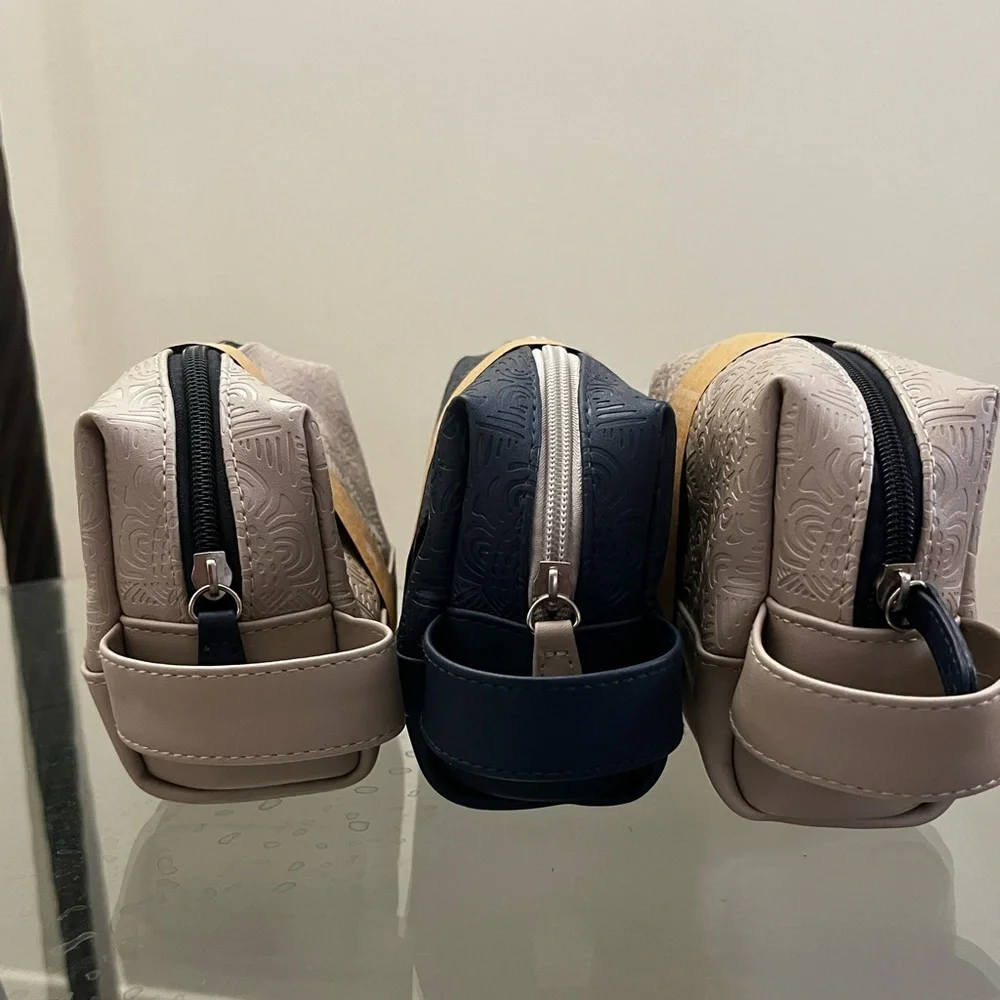 Air Tahiti Nui Business Class Amenity Kit Pouch (3) Blue And Beige